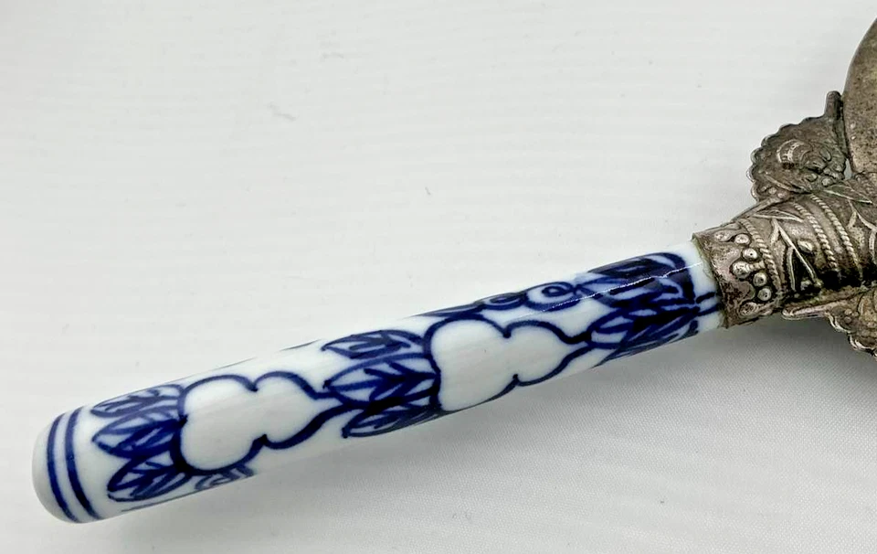 Lupa lupa antigua vintage mango de cerámica azul blanco Foto 3 de 3