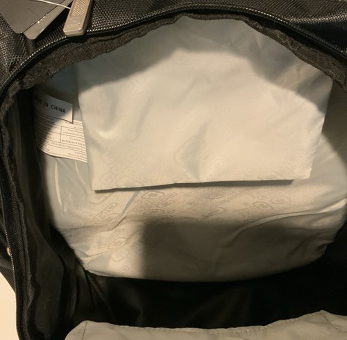Ogio Black Chicago White Sox Backpack Bounty Hunter Design Laptop Area NWT - Picture 3 of 9