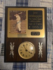 JOE DIMAGGIO AUTOGRAPHED WALL PLAQUE CLOCK BEAUTIFUL BOLD AOL-10 SIGNATURE