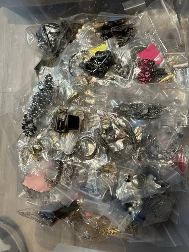 Vintage Costume Jewelry Lot Signed And Unsigned 34 Pounds Over 500 Pieces