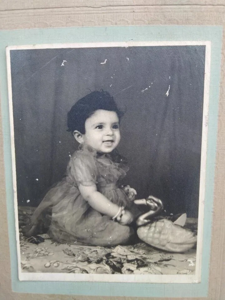 Fotografía de bebé niña india impresión vintage con marco de madera decoración colgante de pared Foto 2 de 4