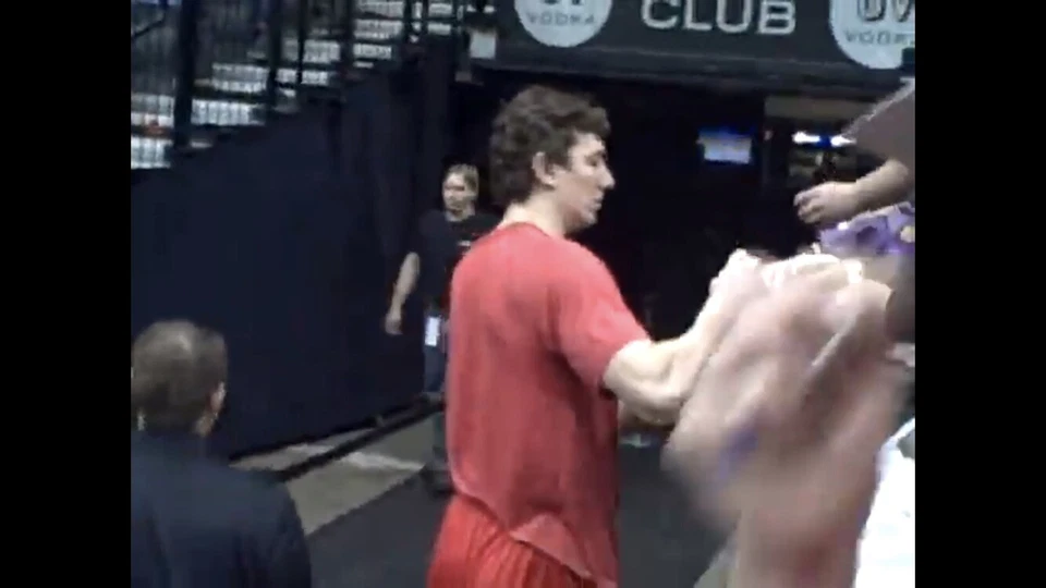 Foto autografiada por Omer Asik de 8x10 auto Bulls Pelicans prueba de certificado de autenticidad Foto 2 de 2