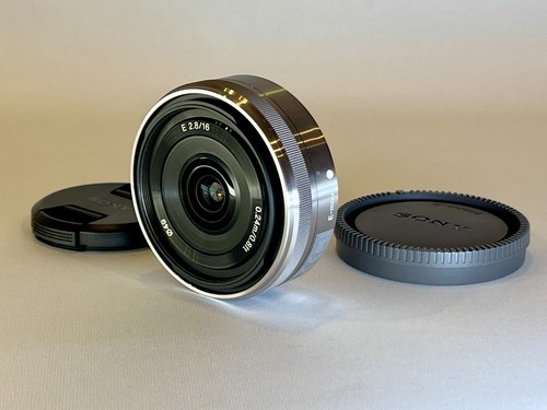 Sony E 16mm f/2.8 Pancake Objektiv SEL16F28 - Near Mint
