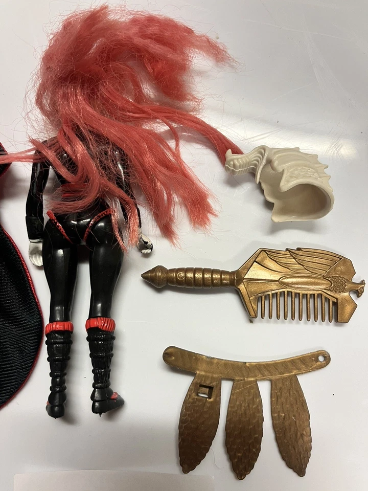 Figura de acción 1984 Galoob Golden Girl Guardianes de las piedras preciosas Dragon Queen Ella Foto 4 de 4