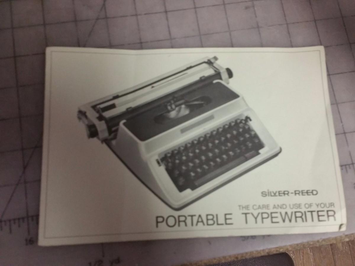 SILVER REED 810 JAPAN CASED PORTABLE TYPEWRITER w