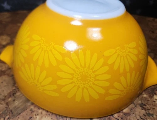 Vintage Pyrex Orange Daisy 442 Cinderella 1.5 quart Mixing Bowl vgc