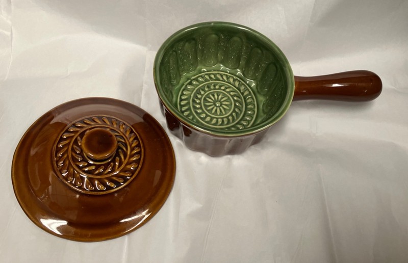 SAVINIO DESIGNS GREEN AND BROWN CROCK WITH HANDLE AND LID