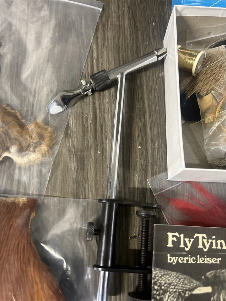 Kit de pesca vintage para atar moscas con libro, tornillo de banco, accesorios y ganchos #2h4a Foto 3 de 4