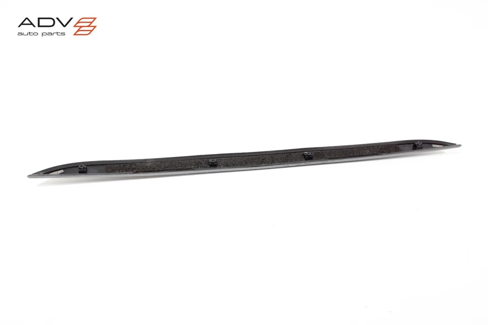 Infiniti QX30 2017-2019 puerta trasera puerta levadiza acabado inferior moldura OEM Foto 3 de 4