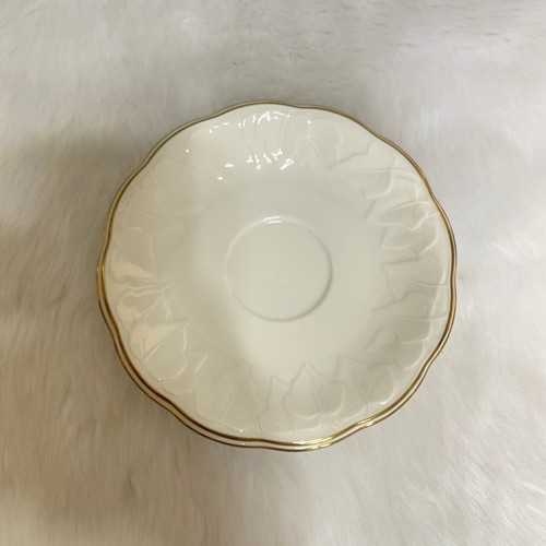 Jun Ashida White Embossed Cup & Saucer Trio Set - Picture 7 of 11