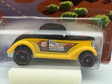 Hot Wheels Road Trippin' Road 14 Turquoise Trail, Neet Streeter, 1:64, NIB