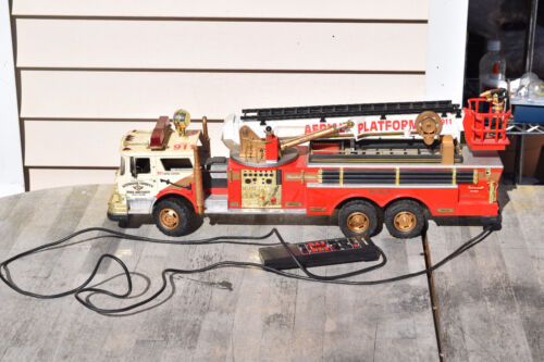 Vintage 1988 NEW BRIGHT FIRE ENGINE TRUCK Superior County District w REMOTE - Picture 1 of 9