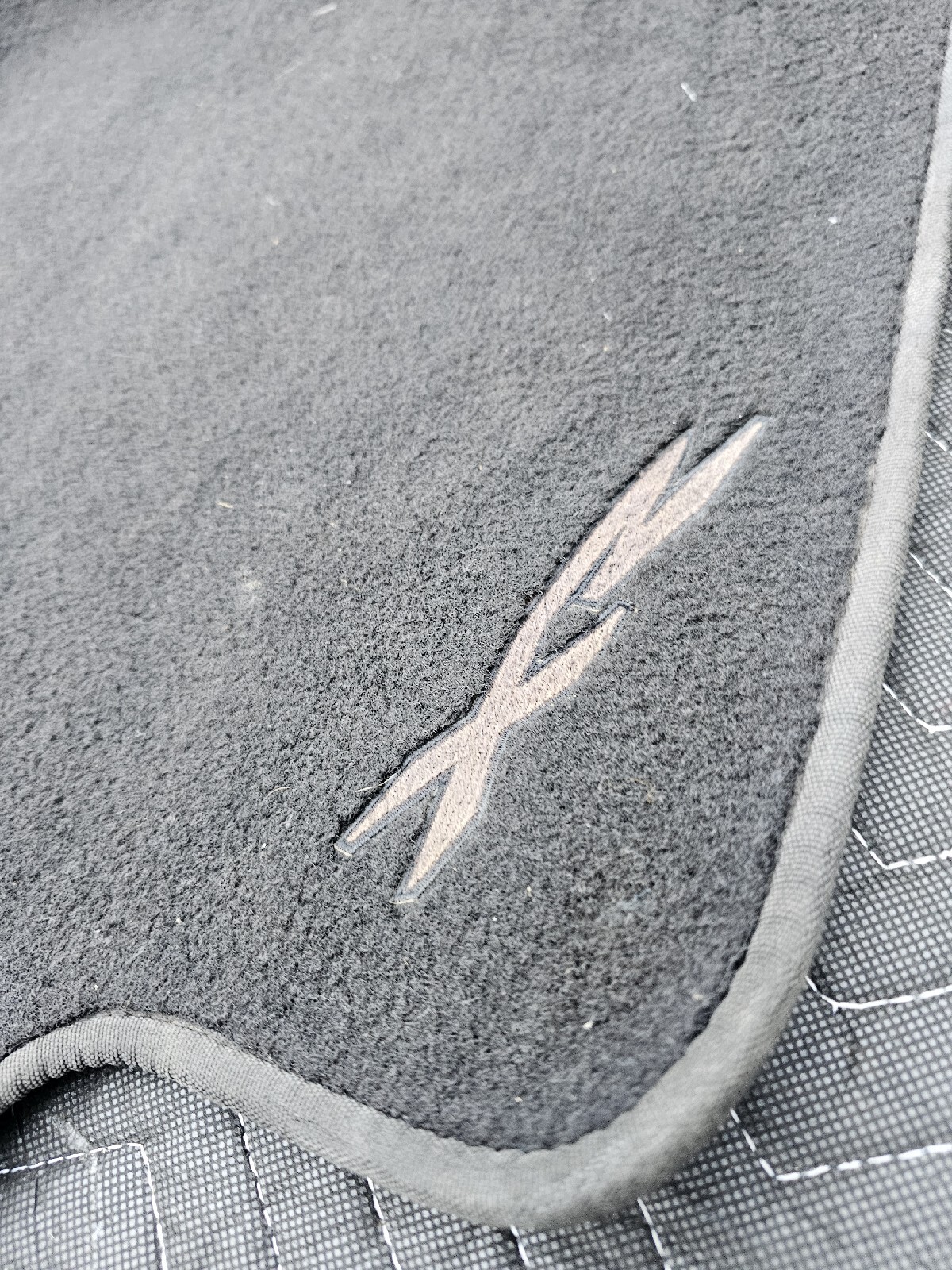 2X FORD FG MK1 XR6 FLOOR MATS RH + LH 20082011 XR8 FALCON sedan ute