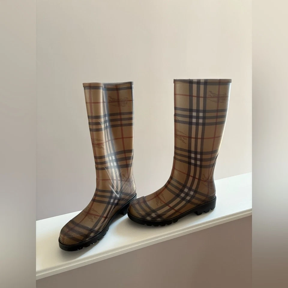 Botas de lluvia Burberry marrón y dorado a cuadros talla 5 Foto 2 de 4