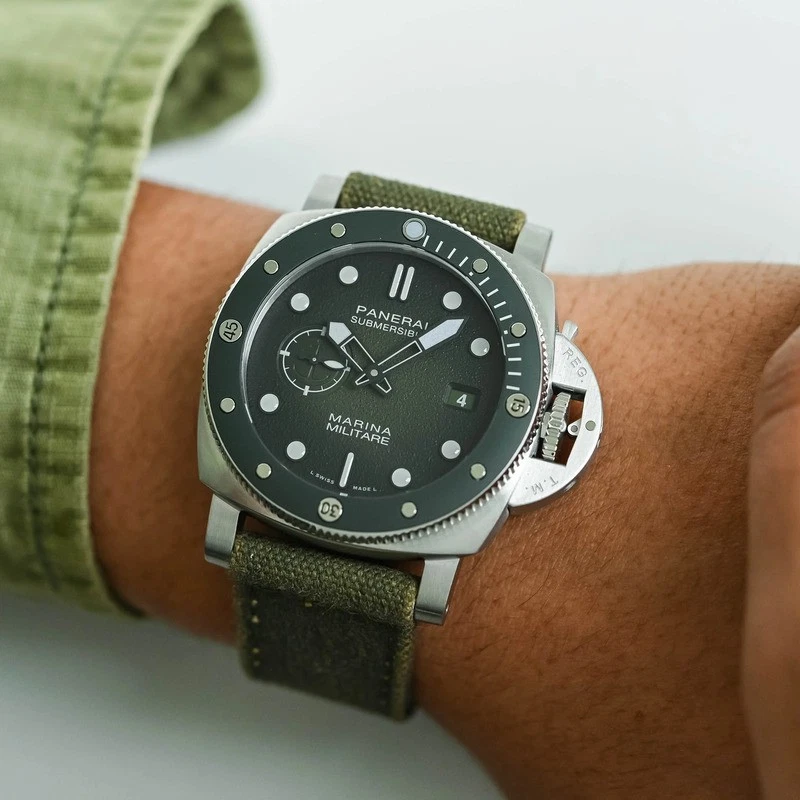 Panerai — Panerai Submersible Navy - PAM01697