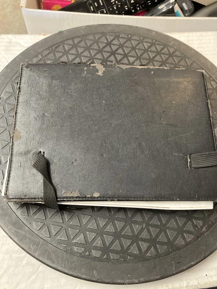 Amazon Kindle 1st Gen D00111 Version 1.0 New Battery 2GB SD Card No Cable Bundle - Image 4 of 4