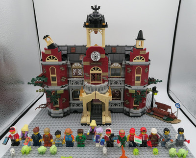 LEGO Hidden Side 70425 - Newbury´s spukende Schule + 9 Minifiguren