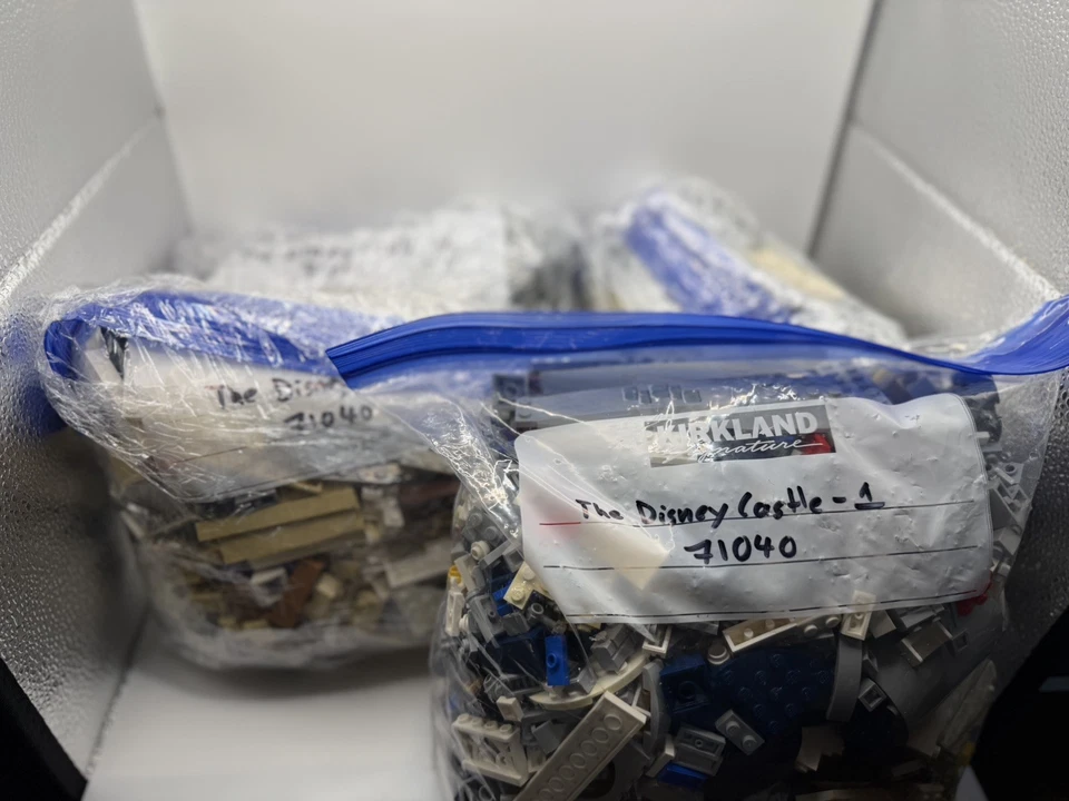 LEGO Disney Castle 71040 ~98-99% INSTRUCCIONES COMPLETAS E FIGURAS VER DESCRIPCIÓN Foto 3 de 4