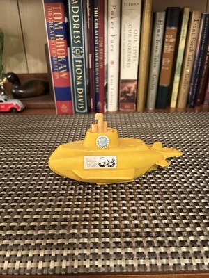 Vintage 1981 UNIMAX? WIND-UP Yelllow Submarine 6 1/2'' (1) Broken Prop Untested