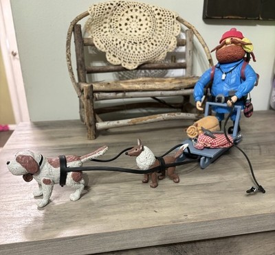 INCOMPLETE Yukons Sled & Dog Team Rudolph Island of Misfit Toys MEMORY LANE 2002