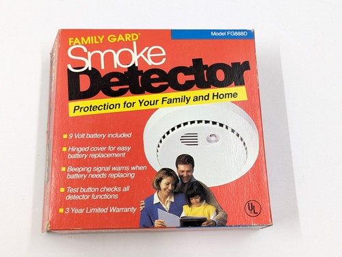 Vintage - 1992 - Family Gard Smoke Detector - Model FG888D - Picture 1 of 11