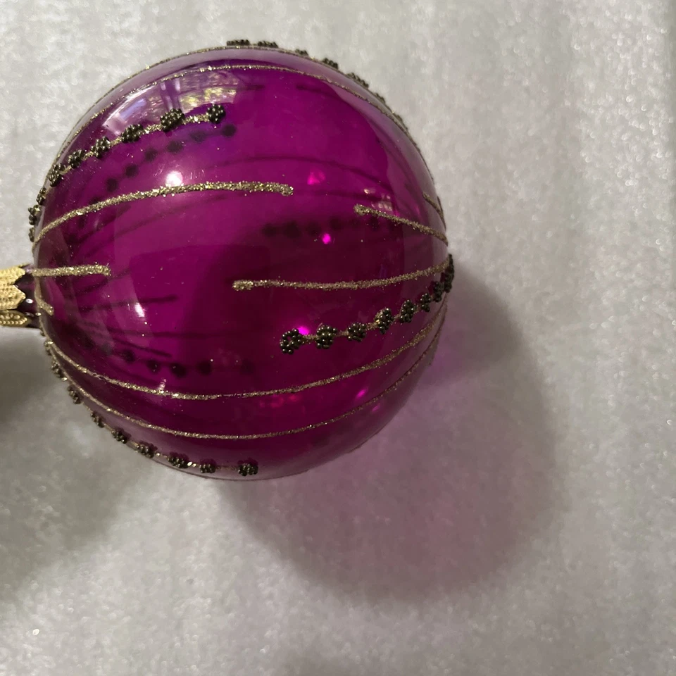 Adorno de bola de vidrio jumbo magenta rosa caliente vintage rayas doradas y cuentas florales Foto 3 de 4