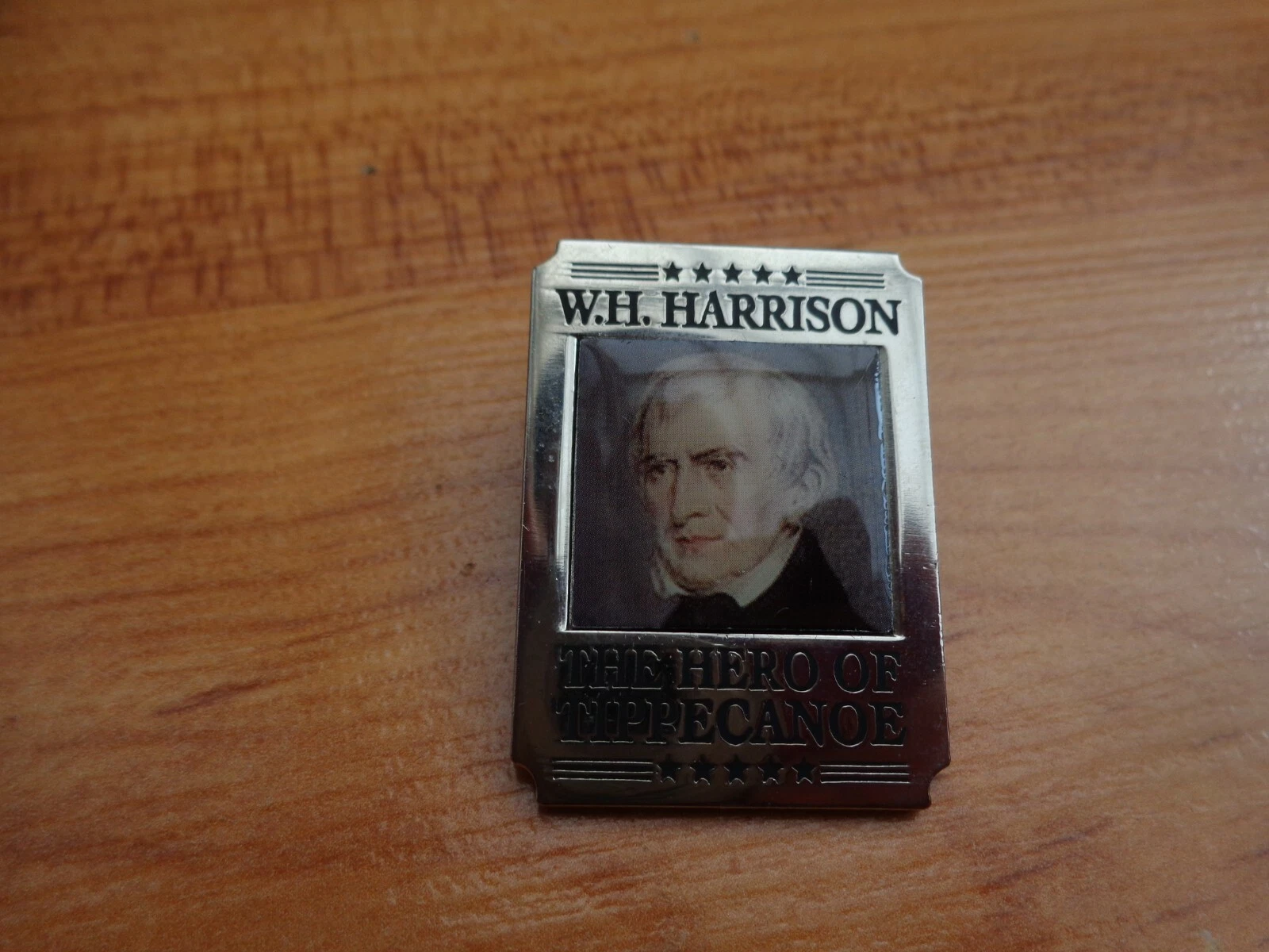 DANBURY MINT - US PRESIDENT PINS - WILLIAM HENRY HARRISON GOLD PLATED BADGE