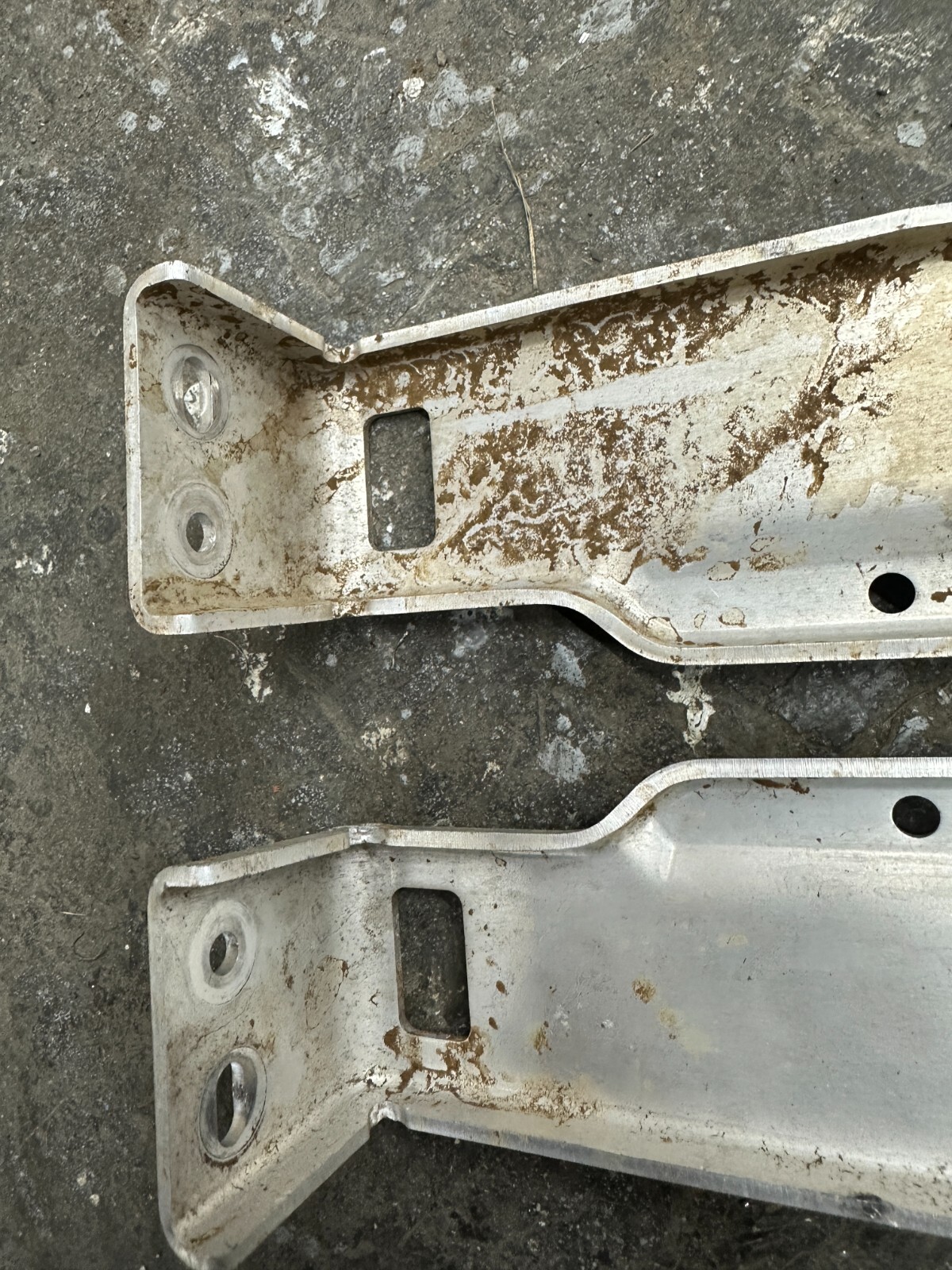 2014 AUDI R8 COUPE REAR LEFT RIGHT BUMPER SUPPORT BRACKET 420 807 408 OEM