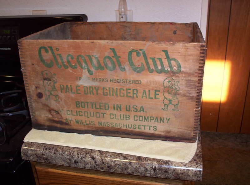 VINTAGE CLICQUOT PALE CLUB SODA WOODEN CRATE