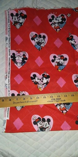 FQ Mickey Minnie Mouse SMACK HEART QUILTING FABRIC 18"X22" Valentine's Day - Picture 3 of 3