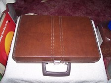 BROWN VINYL STORAGE CASE FOR CASSETTE TAPES  HOLDS 30 TAPES   10