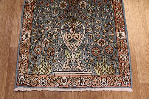 FINE HANDMADE PERSIAN KASHMIR SILK RUG, FINE FLORAL VASE DESIGN 90 X 60 CM - Picture 2 of 6