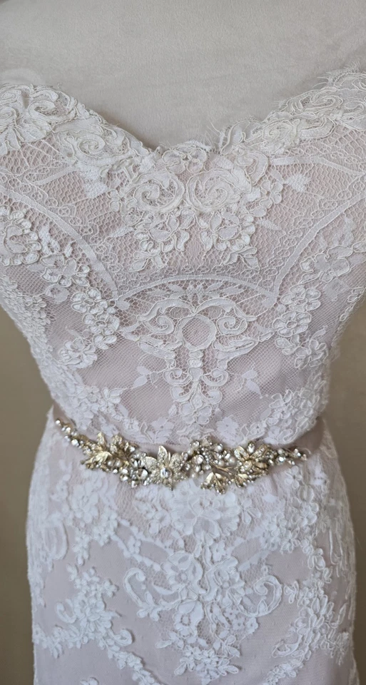 Essense of Australia Strapless Ivory Lace Wedding Dress Size 16 with Train  - Image 4 of 4