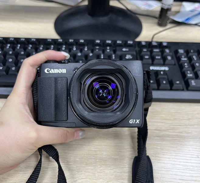 Canon PowerShot G1X Mark II Touch Flip Screen  5x Zoom Digital Camera W/Charger - Image 3 of 4