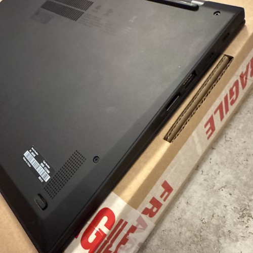 Thinkpad X1 Carbon Gen 9 - i7 - 32GB RAM - 512GB SSD - FHD - Warranty - Picture 8 of 15