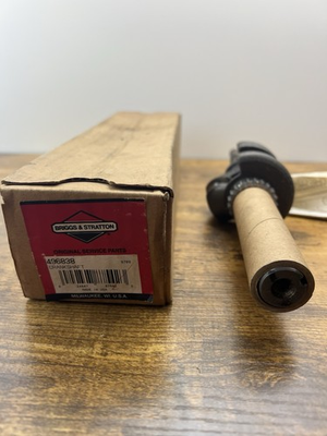 #ad Briggs amp; Stratton 496838 Crankshaft NOS OEM Genuine Vintage Service Part USA $38.95