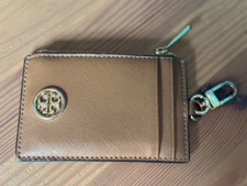 TORY BURCH SLIM LEATHER 4 CREDIT CARD HOLDER TAN LEATHER GOLD LOGO  KEY FOB