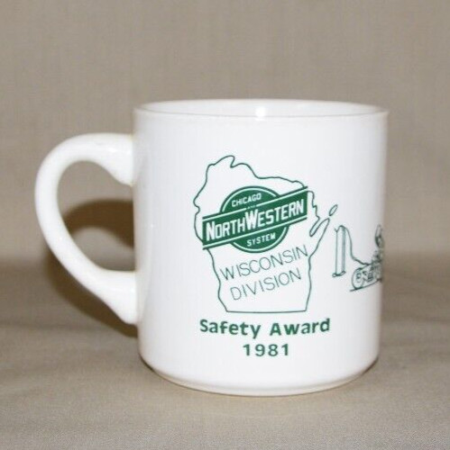 Chicago & North Western Coffee Mug Safety Award 1981 Wisconsin Train Car Pic