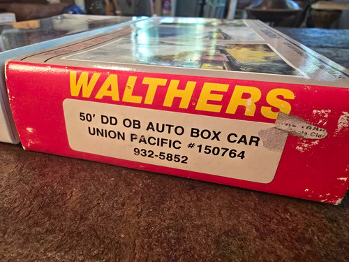 Walthers escala HO 50' DD OB auto caja coche Union Pacific #150764 932-5852 | Condition: New
