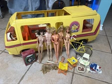 Barbie Star Traveler GMC Eleganza RV Camper Motorhome 1976 + Ken Midge Acc