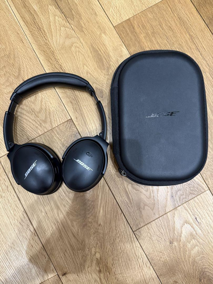 Bose QuietComfort 45 Wireless Headphones in Black - Slight Surface Scratches
