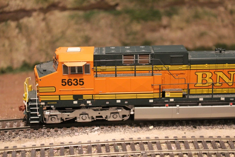 BNSF ScaleTrains GE AC4400CW #5635 as Built DCC Ready in HO Scale - Image 4 of 4