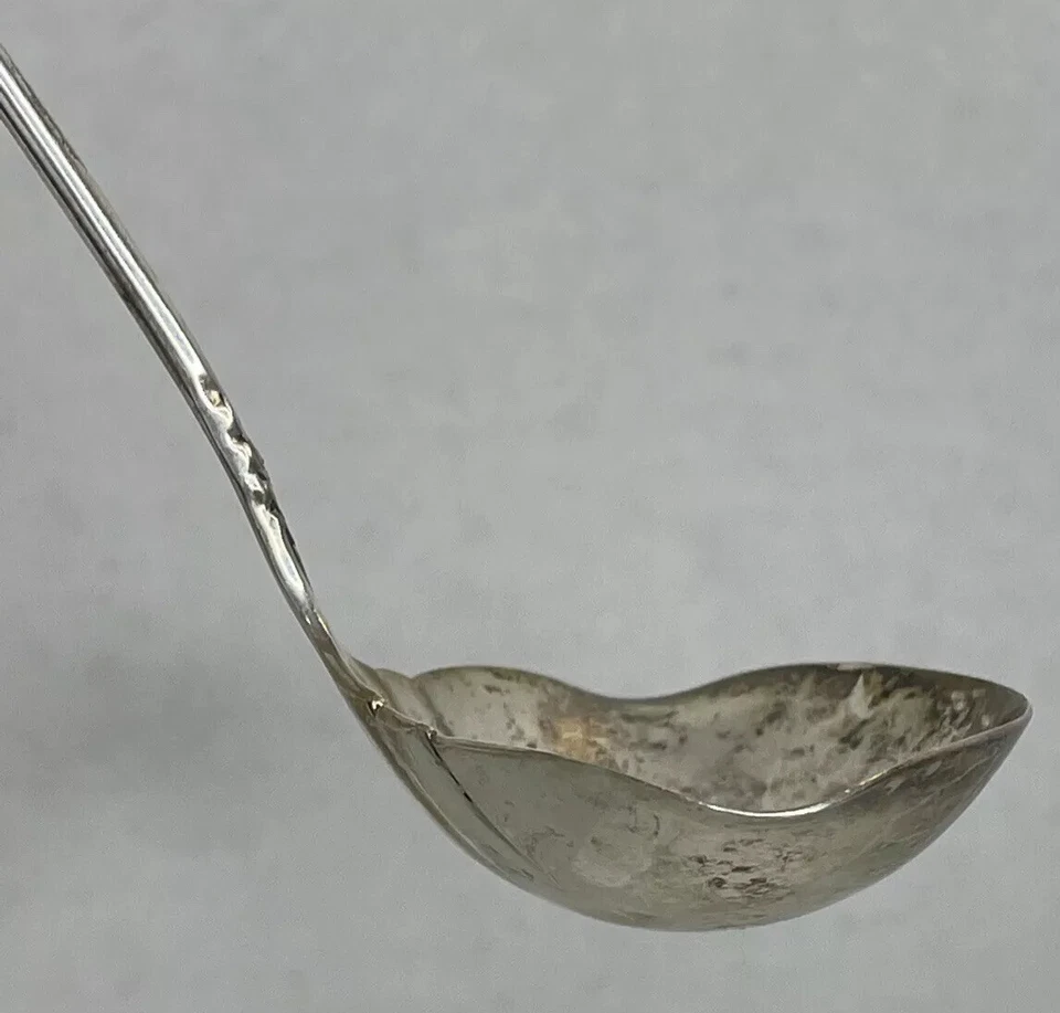 Cubiertos de plata de ley - Heirloom Oneida damasco rosa salsa cucharón con caños Foto 4 de 4