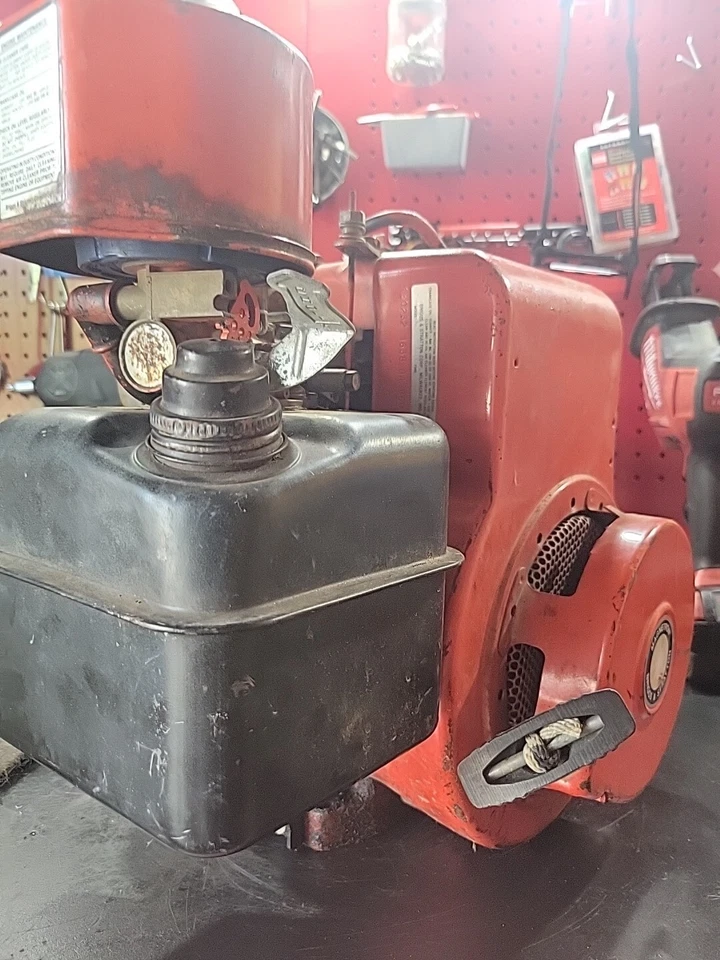 MOTOR BOMBA HOMELITE serie AP Briggs and Stratton funciona modelo en fotos AP520 Foto 2 de 4