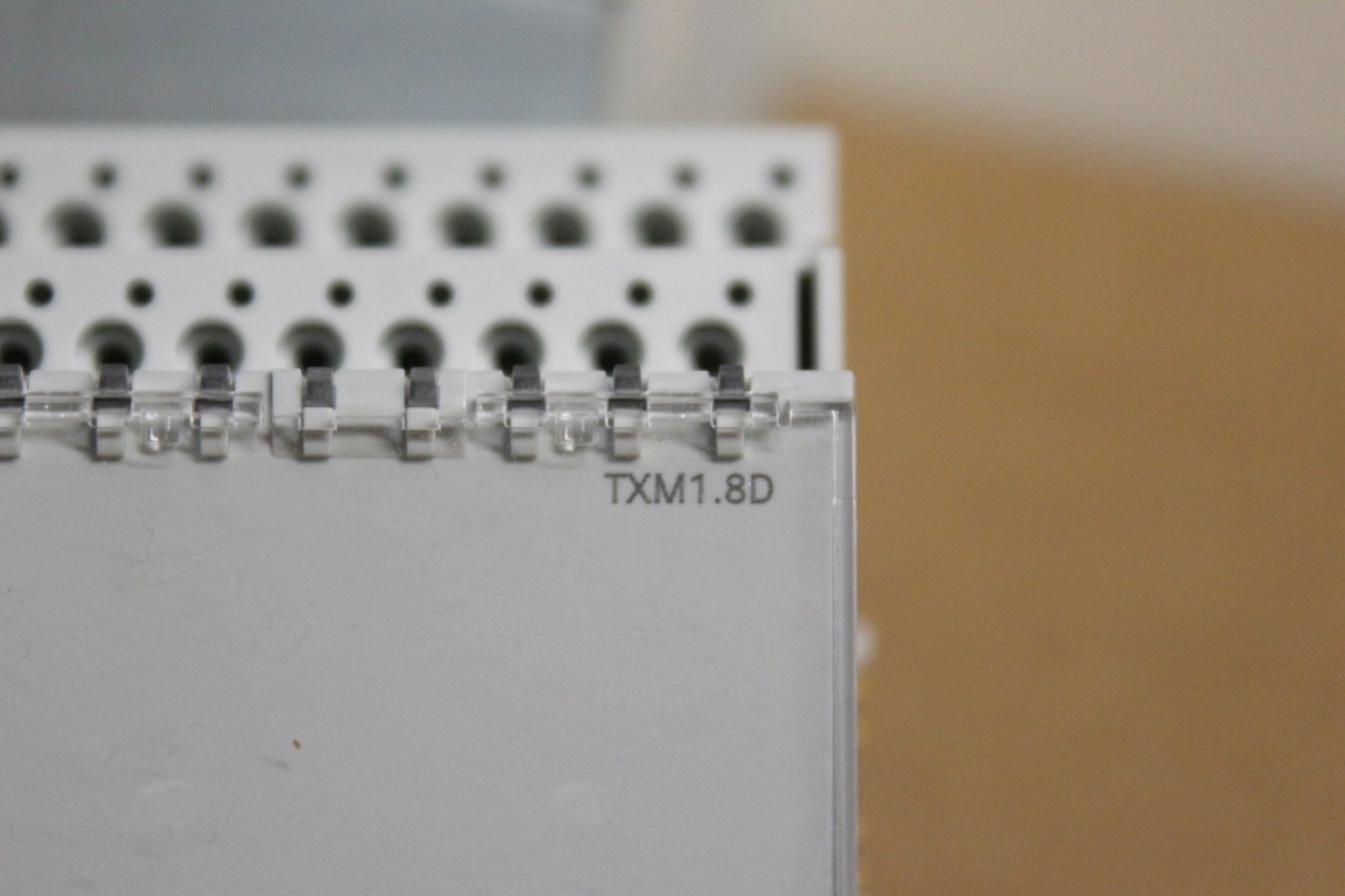 SIEMENS TXM1.8D interface E/S résout les pannes de diagnostic avec ses 8 LED - 4