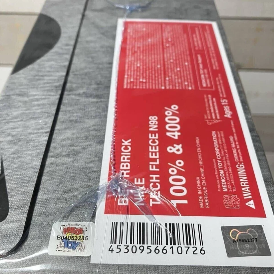 BE@RBRICK NIKE TECH POLAR N98 100% y 400% Medicom Juguete Bearbrick Nike Foto 4 de 4