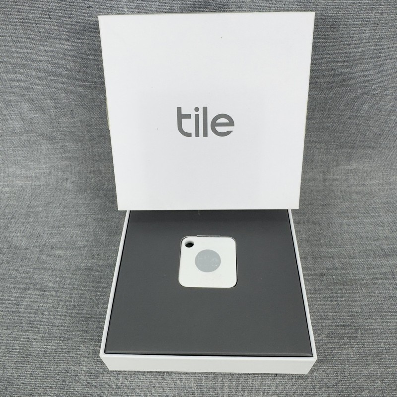 Tile Bluetooth Tracker Model T3001 Key Finder White Box Smart Locator - Product main view