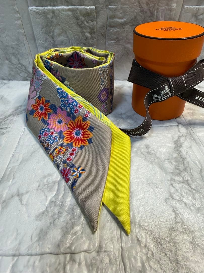 Hermes Twilly Brides de Gala en Fleur Silk Twilly Scarves Rare Color Used image 2