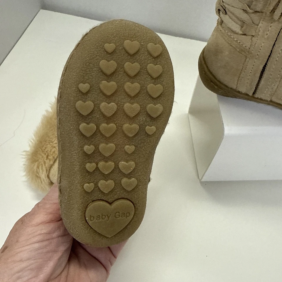 Botas de gamuza Gap para niños pequeños talla 5 Foto 4 de 4