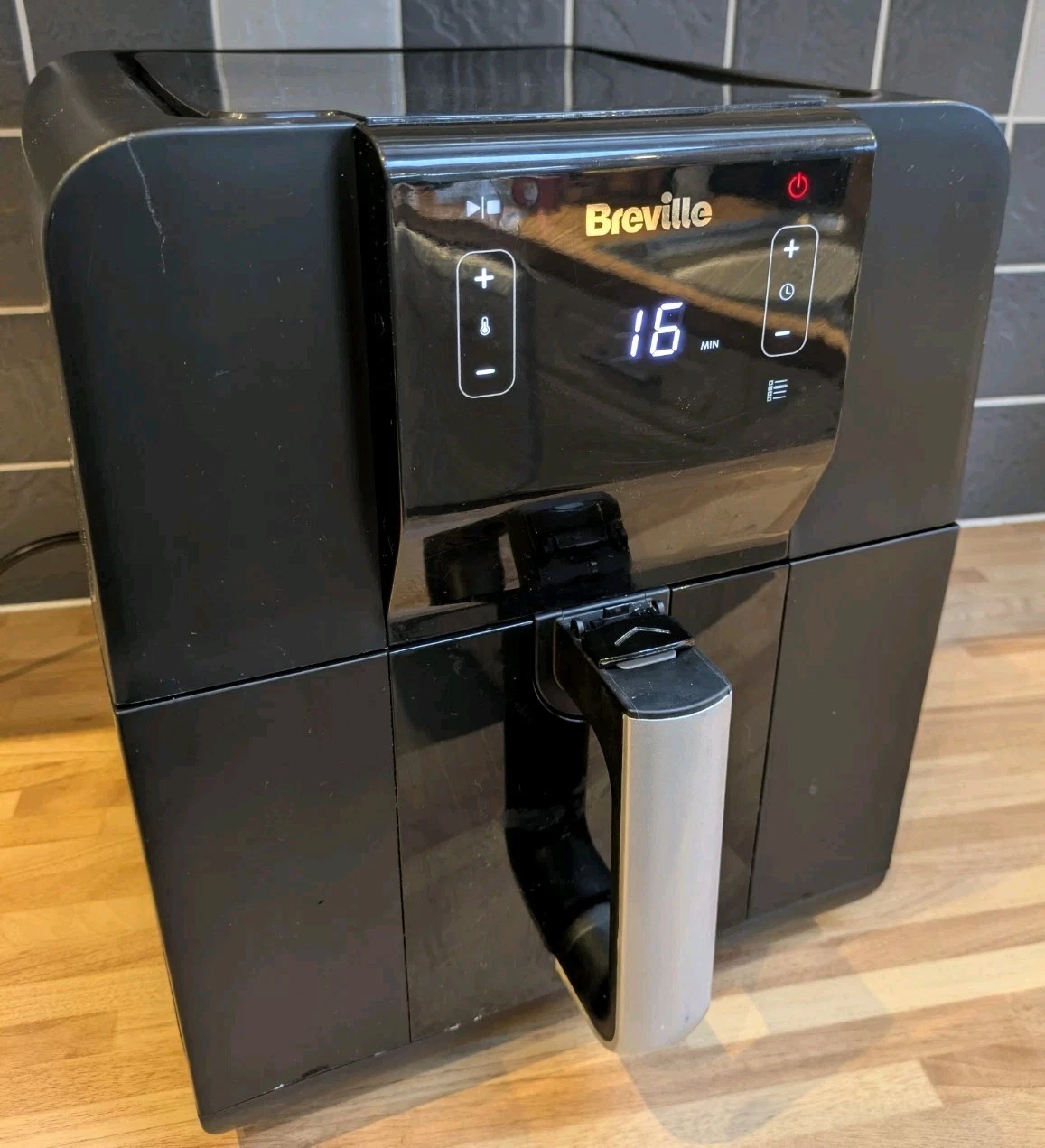 Breville VDF126 5.5L Halo Air Digital Air Fryer 1700W
Opens in a new window or tab